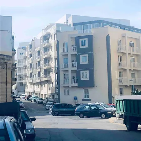 Large 3 Bedroom Apartment, Close To Valletta, Sliema & Sea * Msida