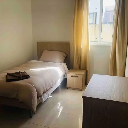 Appartement Large 3 Bedroom Apartment, Close To Valletta, Sliema & Sea *