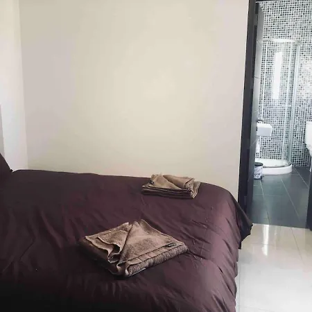 Large 3 Bedroom Apartment, Close To Valletta, Sliema & Sea
