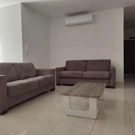 Appartement Large 3 Bedroom Apartment, Close To Valletta, Sliema & Sea