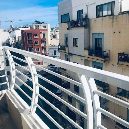 Large 3 Bedroom Apartment, Close To Valletta, Sliema & Sea Msida