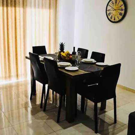 Spacious 3 Bedroom Apartment, Close To Sliema, Valletta & Sea, Sleeps 12!
