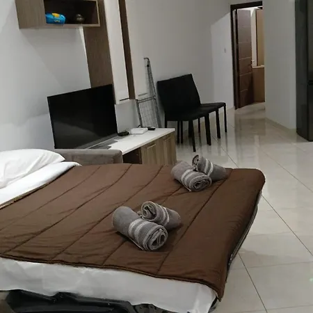 Large 3 Bedroom Apartment, Close To Valletta, Sliema & Sea Appartement