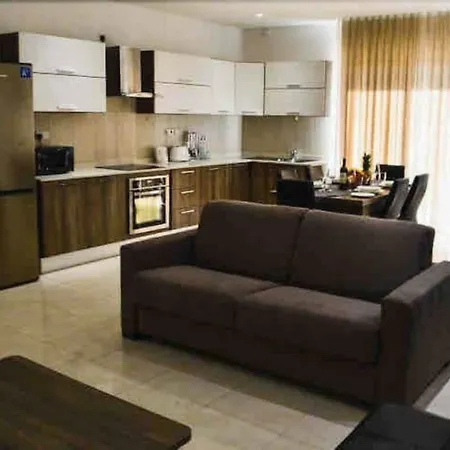 Classic Flat 13, Close To Valletta, Sliema & Sea Apartment