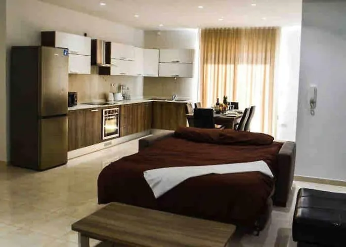 Classic Flat 13, Close To Valletta, Sliema & Sea Apartment