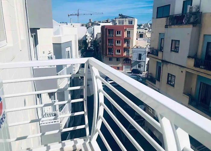 Classic Flat 13, Close To Valletta, Sliema & Sea Apartment *