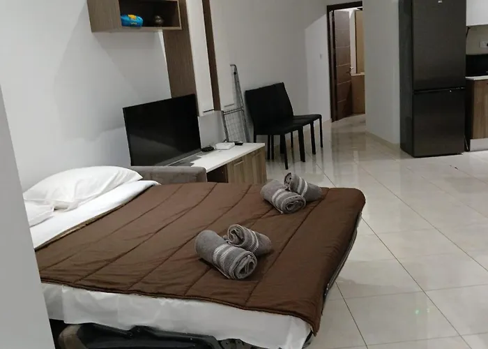 Classic Flat 13, Close To Valletta, Sliema & Sea Apartment